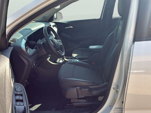 Used 2025 Buick Encore GX Preferred FWD image 22