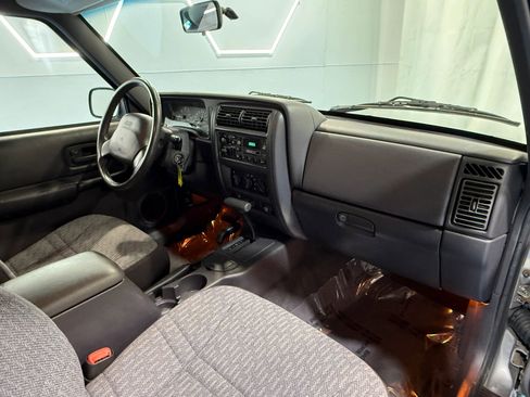 Used 2000 Jeep Cherokee Sport image 25
