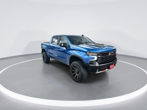 Used 2022 Chevrolet Silverado 1500 ZR2 w/ Technology Package AWD/4WD image 2