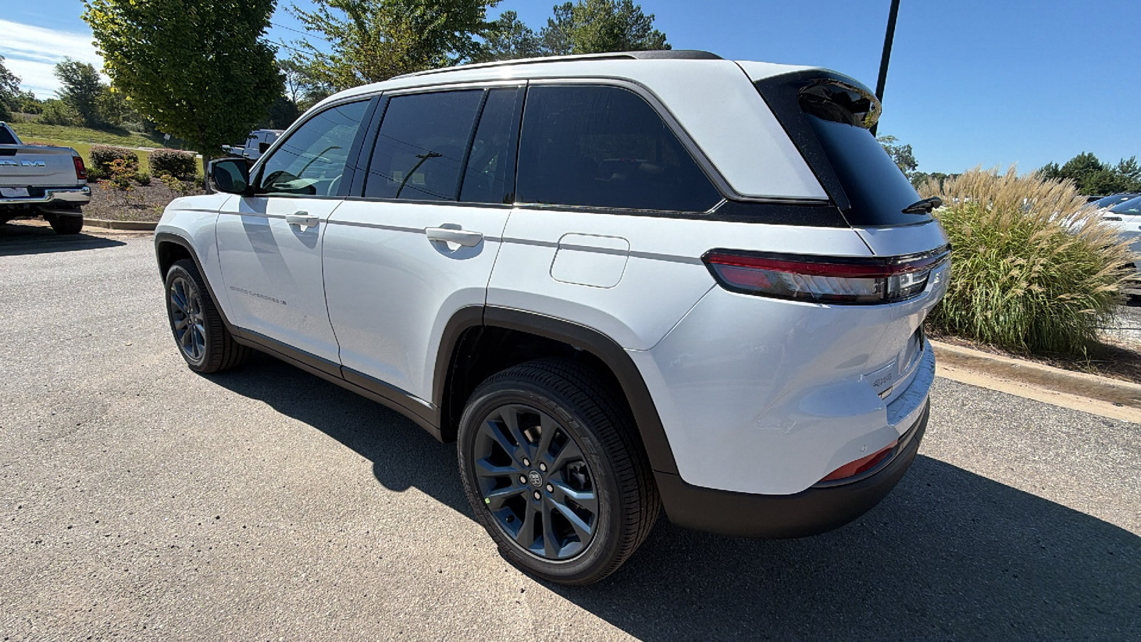 New 2026 Jeep Grand Cherokee Limited AWD/4WD image 10