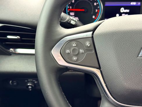 Used 2023 Chevrolet Traverse LT image 23