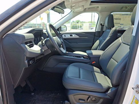 New 2026 Ford Explorer Active w/ Active Comfort Package AWD/4WD image 6