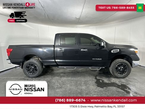 Used 2017 Nissan Titan SV image 13