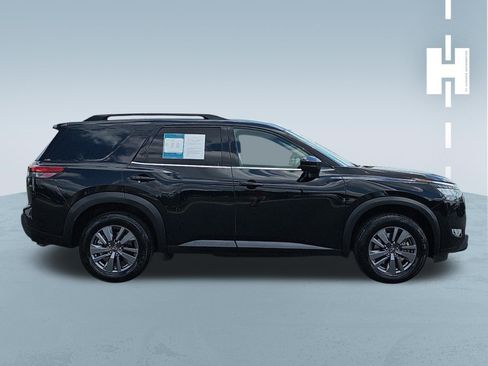Used 2024 Nissan Pathfinder SV FWD image 3