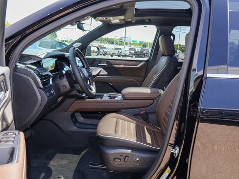 New 2027 GMC Acadia Denali Ultimate w/ LPO, Floor Liner Package AWD/4WD image 8
