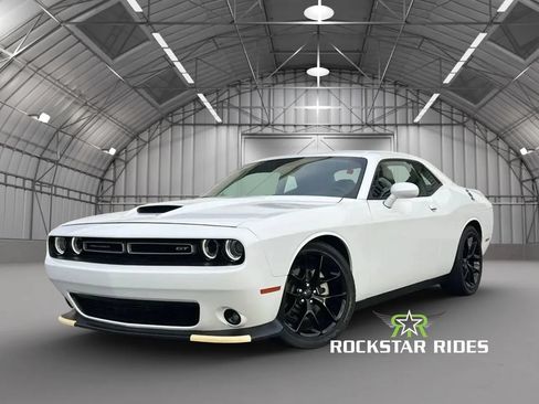 Used 2022 Dodge Challenger GT RWD image 3
