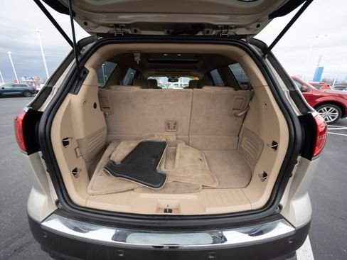 Used 2010 Buick Enclave CXL image 27