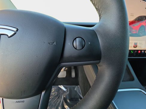 Used 2024 Tesla Model Y Long Range RWD image 18