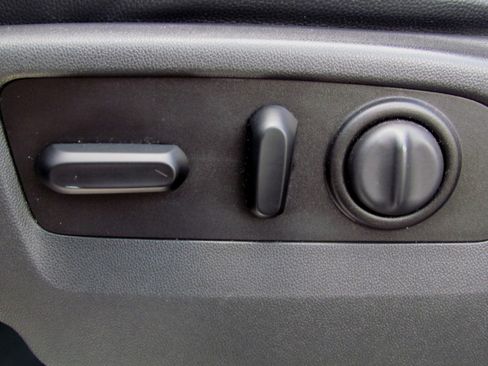 Used 2020 GMC Sierra 1500 SLE w/ SLE Value Package image 19