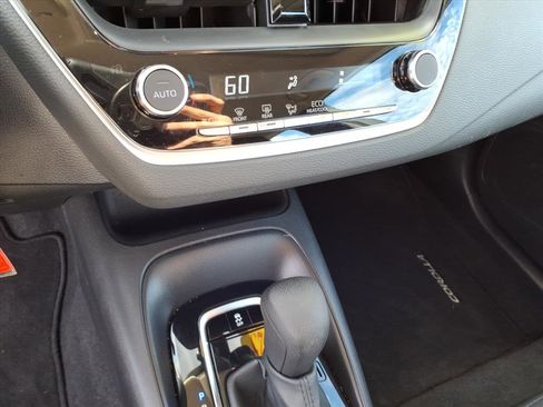 Certified 2025 Toyota Corolla LE FWD image 32