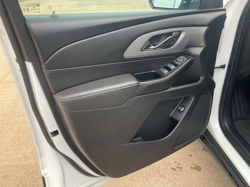 Used 2023 Chevrolet Traverse LT FWD image 4