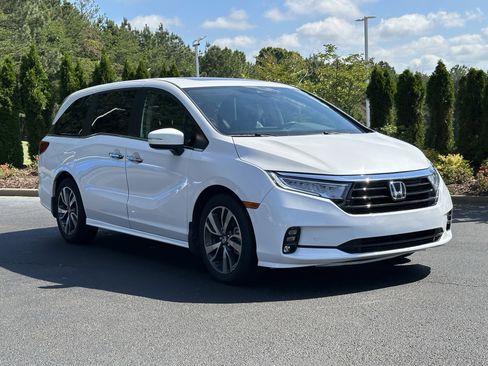 Used 2023 Honda Odyssey Touring image 2