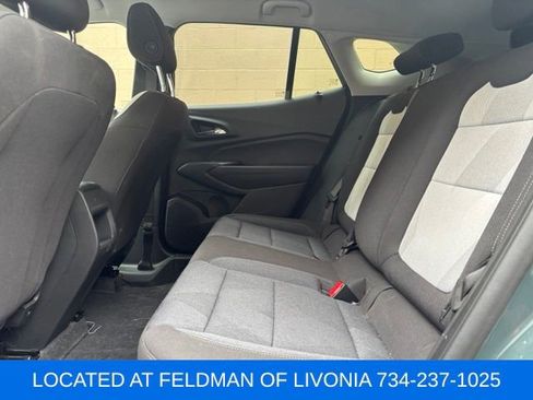 Used 2025 Chevrolet Trax LS w/ LS Convenience Package FWD image 9