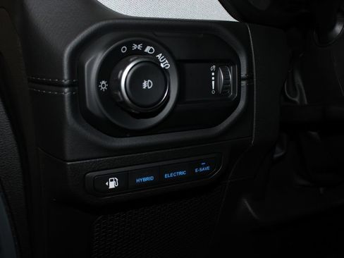 Used 2025 Jeep Wrangler Unlimited Sahara AWD/4WD image 22