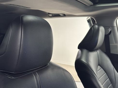 Certified 2023 Toyota Highlander XLE image 20