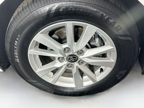 Used 2025 Toyota Camry LE w/ Convenience Package image 11