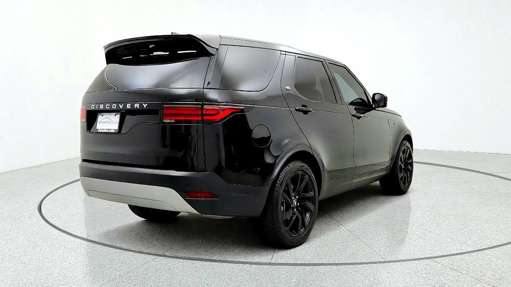 Used 2024 Land Rover Discovery S AWD/4WD image 5