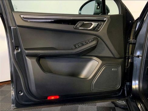 Certified 2025 Porsche Macan image 25