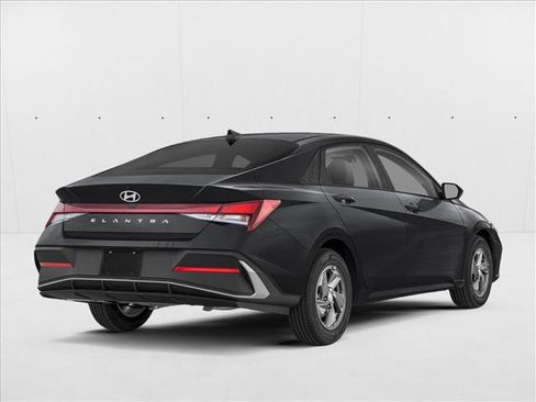 New 2026 Hyundai Elantra SE FWD image 2
