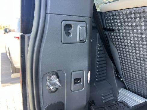 Certified 2023 Land Rover Defender 90 S image 33