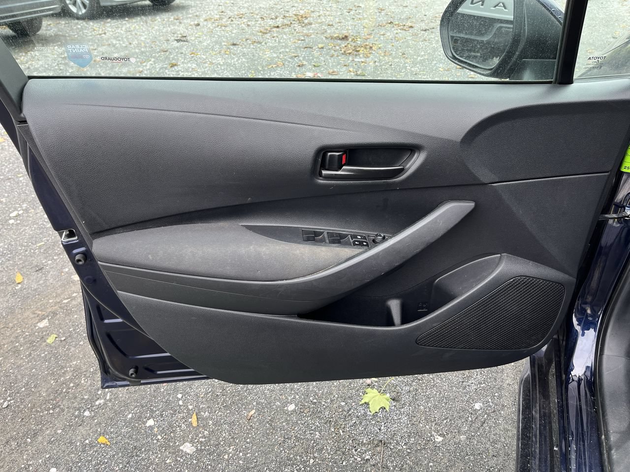 Used 2023 Toyota Corolla LE FWD image 2