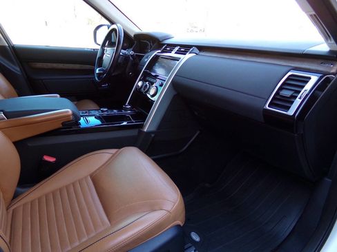 Used 2019 Land Rover Discovery HSE image 27