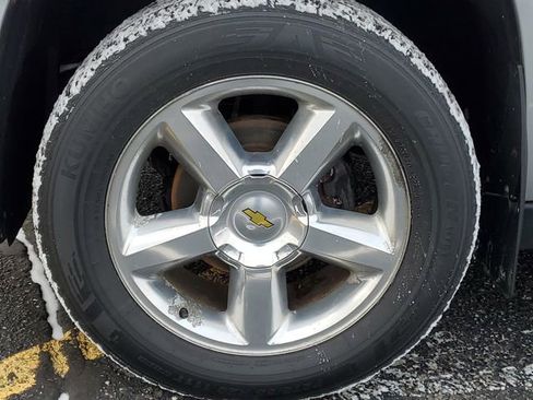 Used 2014 Chevrolet Suburban LT image 30