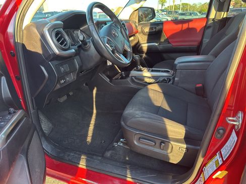Used 2020 Toyota Tacoma SR5 image 8
