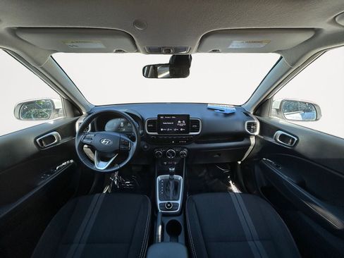 Used 2025 Hyundai Venue SEL FWD image 11