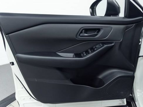 Used 2024 Nissan Rogue S AWD/4WD image 11