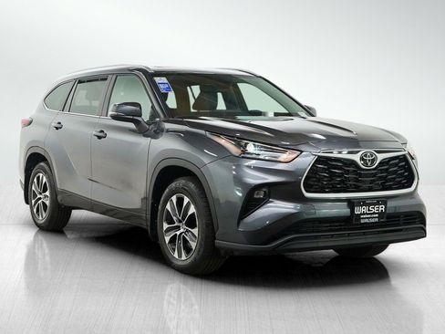 Used 2024 Toyota Highlander XLE image 7