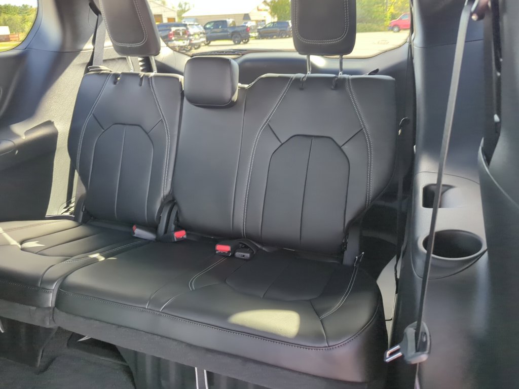New 2027 Chrysler Pacifica Select AWD/4WD image 42