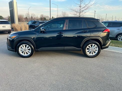 Used 2022 Toyota Corolla Cross LE image 3