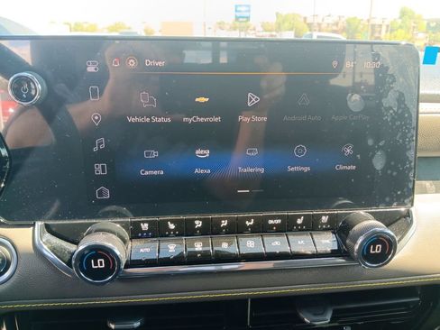 Used 2025 Chevrolet Colorado ZR2 w/ Technology Package AWD/4WD image 19