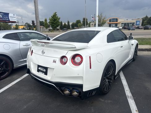 Used 2020 Nissan GT-R Premium AWD/4WD image 4