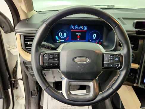 Used 2024 Ford Expedition Platinum image 13