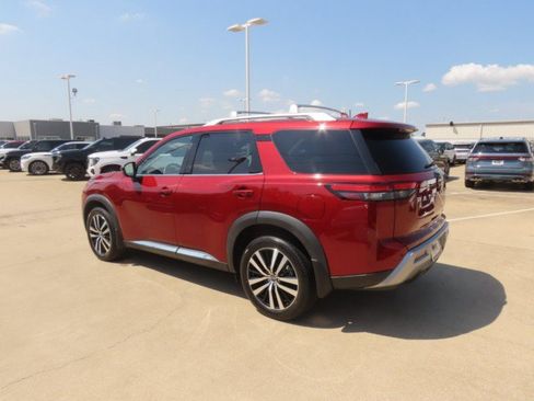 Used 2023 Nissan Pathfinder Platinum FWD image 15