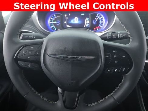 Used 2023 Chrysler Pacifica Limited w/ S Appearance Package FWD image 23