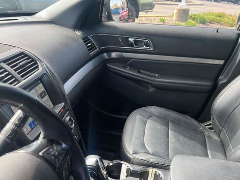 Used 2018 Ford Explorer XLT w/ Equipment Group 202A AWD/4WD image 18