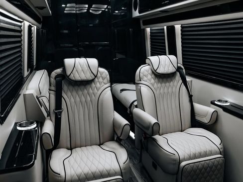 Used 2024 Mercedes-Benz Sprinter 3500 image 43