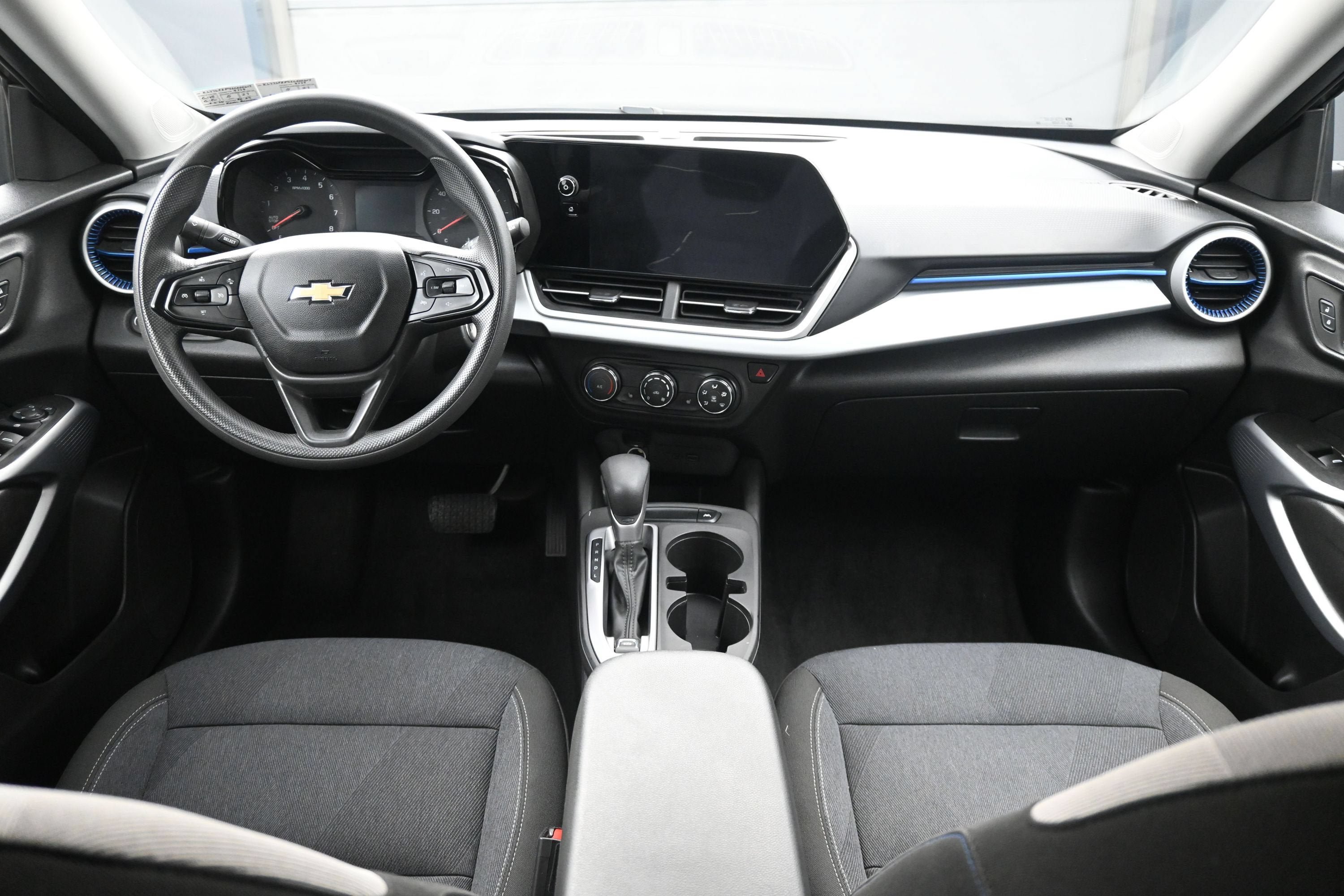 Certified 2025 Chevrolet Trax LS w/ LS Convenience Package FWD image 20