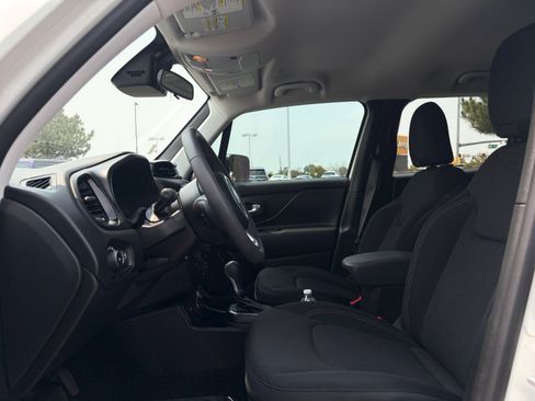 Used 2023 Jeep Renegade Altitude AWD/4WD image 12