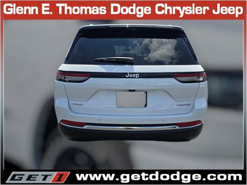 Certified 2025 Jeep Grand Cherokee Limited w/ Luxury Tech Group II AWD/4WD image 8