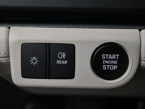 Used 2026 Porsche Panamera image 25