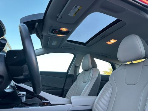 Used 2025 Hyundai Elantra Limited image 22