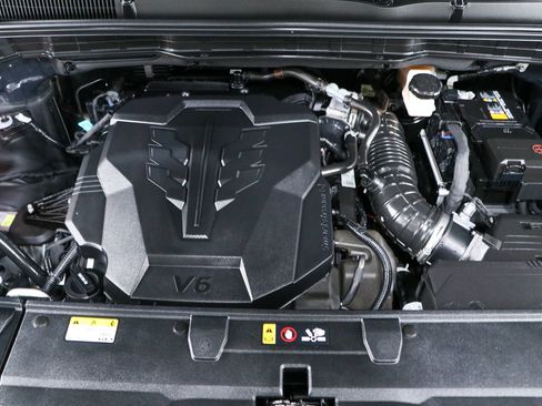 Used 2025 Kia Carnival FWD image 32