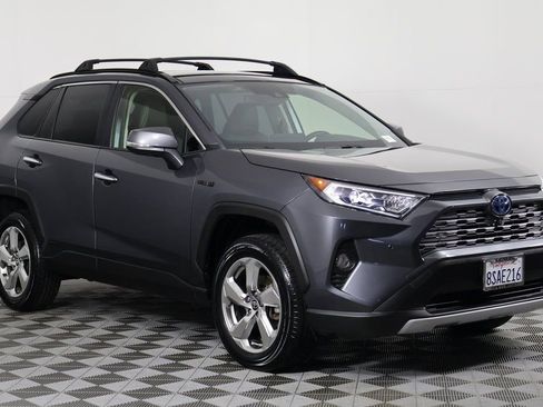 Used 2020 Toyota RAV4 Limited image 3