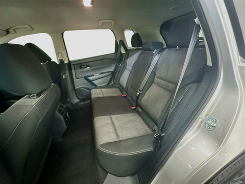 Used 2025 Nissan Rogue SV image 28