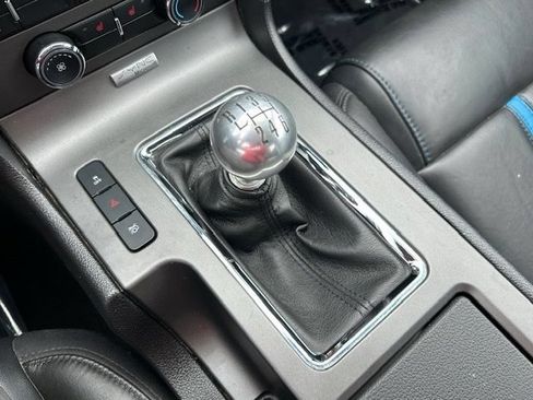 Used 2012 Ford Mustang GT Premium w/ HID Headlamps & Security Pkg RWD image 21