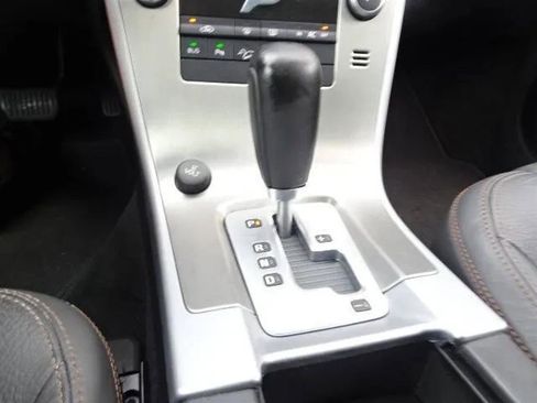 Used 2010 Volvo XC60 T6 image 36